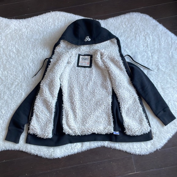 ARITZIA TNA Pacific Sherpa lined Hoodie size XS, black - Picture 3 of 8